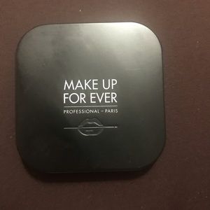 Setting powder makeup forever. Tinted